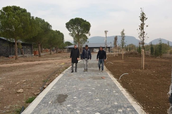 Kaymakam Özderin, Millet Bahçesi çalışmalarını inceledi
