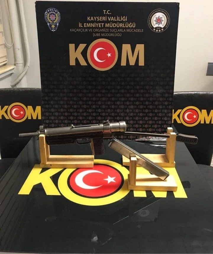 Kayseri’de nadir bulunan otomatik tabanca ele geçirildi
