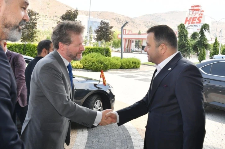 Kayseri OSB Yönetimi, Kuzey Makedonya Büyükelçisini ağırladı
