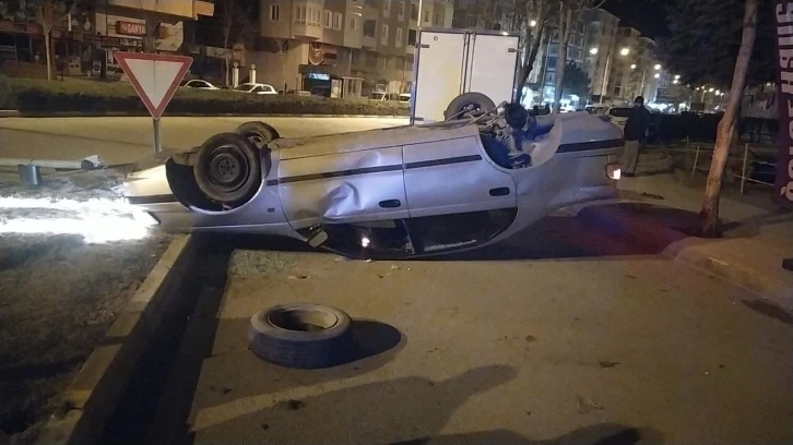 Kaza yaptığı otomobili bırakıp kaçtı
