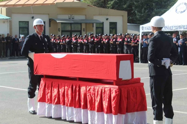 Kazada şehit olan polisin naaşı törenle memleketine uğurlandı