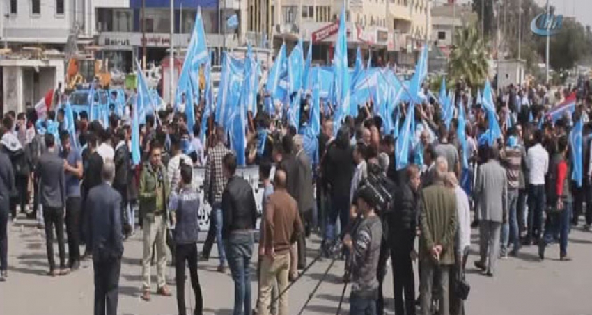 Türkmenlerden 'bayrak' protestosu