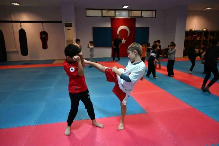 Kemer’de karate, kick boks ve pilates kursları devam ediyor
