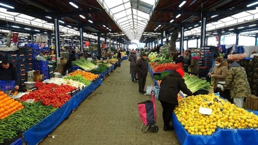 Pazarda taze fasulyenin yanına yaklaşmak cesaret işi