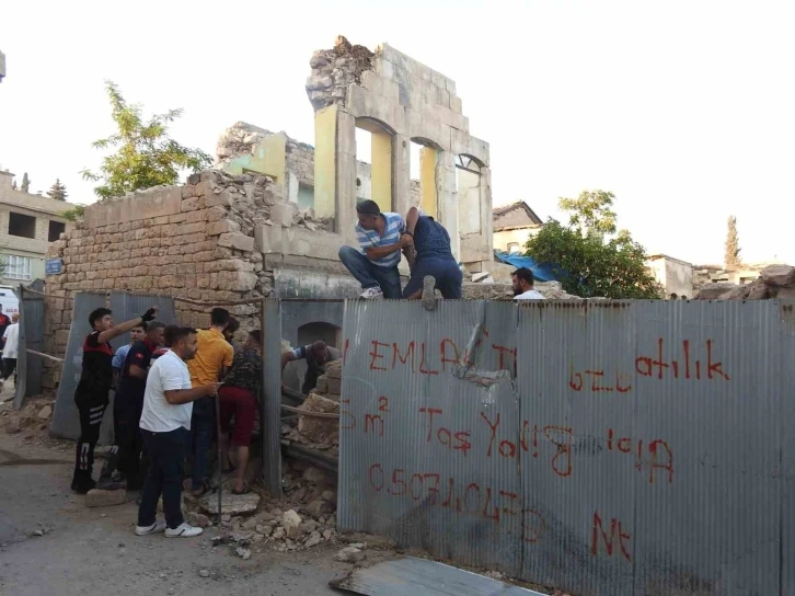 Kilis Valiliğinden metruk binadaki göçükle ilgili açıklama: "1 kişi ağır yaralandı"
