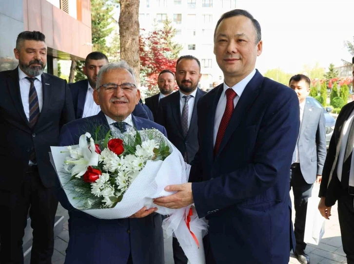 Kırgızistan Ankara Büyükelçisi Kazakbaev’den Başkan Büyükkılıç’a ziyaret
