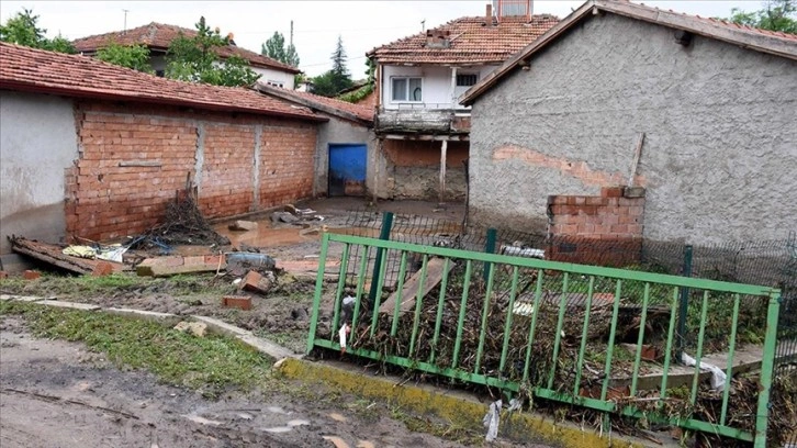 Kırıkkale'de sağanak nedeniyle dereler taştı, 21 küçükbaş hayvan telef oldu