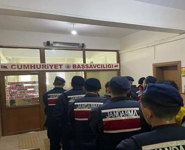 Kırklareli’de jandarmaya hakaret eden baba-oğul gözaltına alındı
