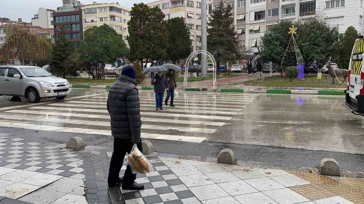 Kırklareli’de sağanak yağış etkili oluyor
