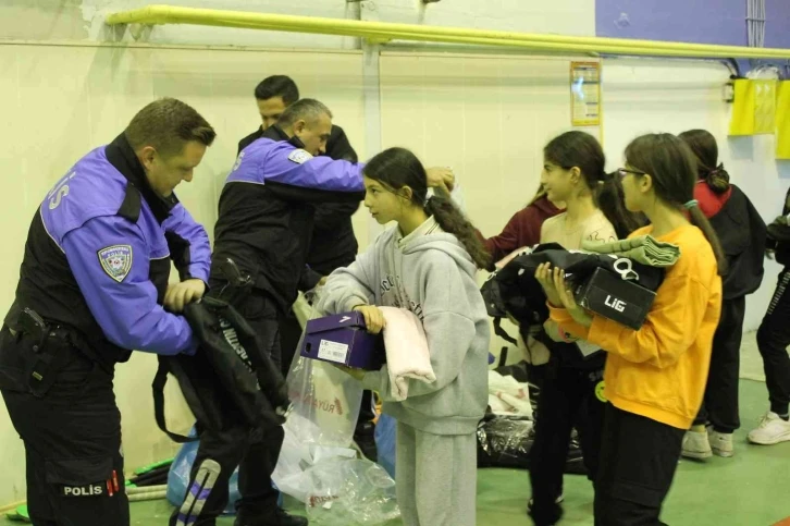 Kırklareli’nde kız öğrencilere yönelik çim hokey kursu açıldı
