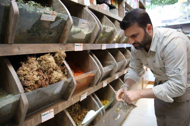 Kış hastalıklarından korunmak isteyenler aktarlara koşuyor
