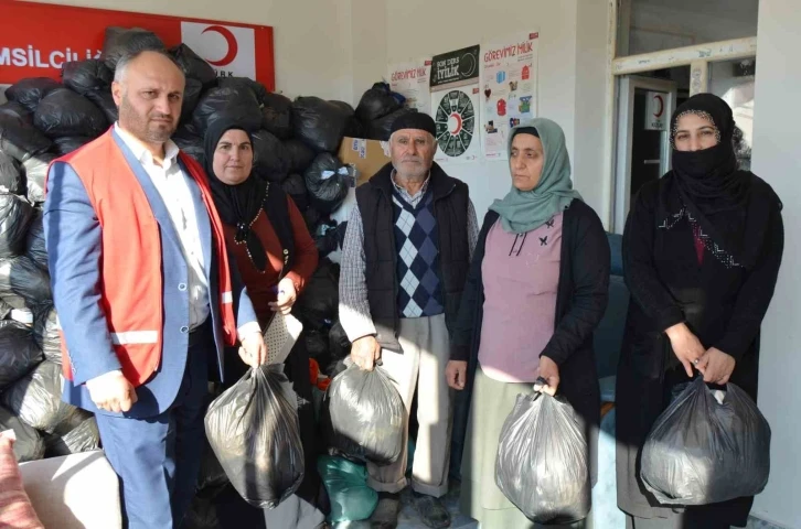 Kızılay’dan 200 kişiye giyim yardımı
