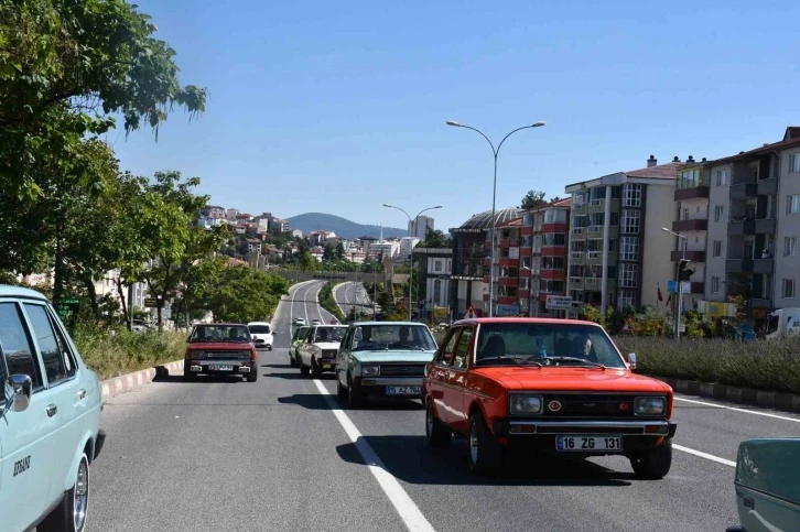 Klasik otomobil tutkunları Bilecik’te buluştu