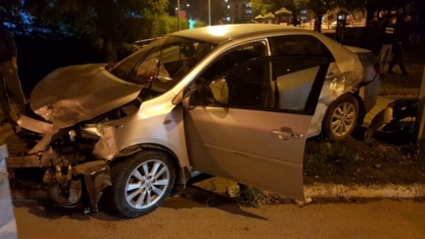 Bursa'da kontrolden çıkan otomobil...