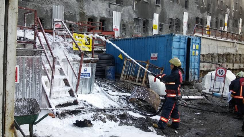 Hastane ek bina inşaatında korkutan yangın