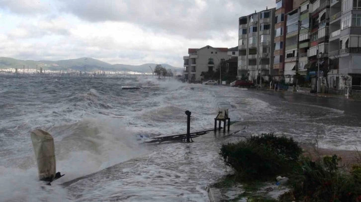 Kocaeli Valiliğinden fırtına uyarısı
