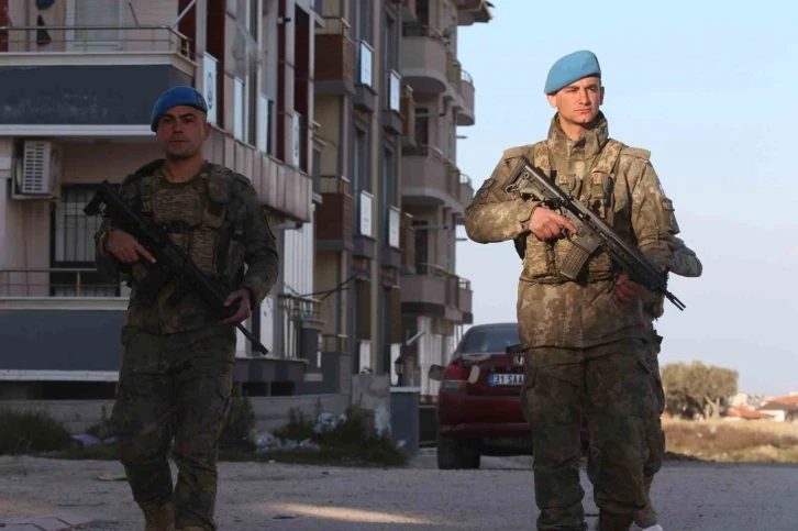 Komandolar Hatay sokaklarında