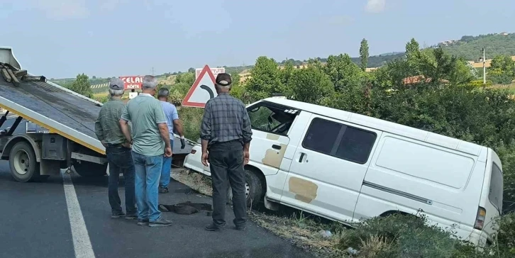 Bursa'da kontrolden çıkan minibüs şarampole uçtu: 5 yaralı