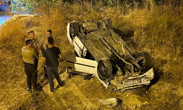 Kontrolden çıkan otomobil boş arsaya devrildi, sürücüsü olay yerinden kaçtı: 3 yaralı
