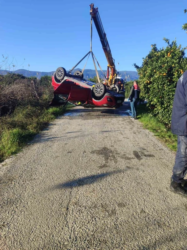 Kontrolden çıkan otomobil su kanalına uçtu: 1 ölü
