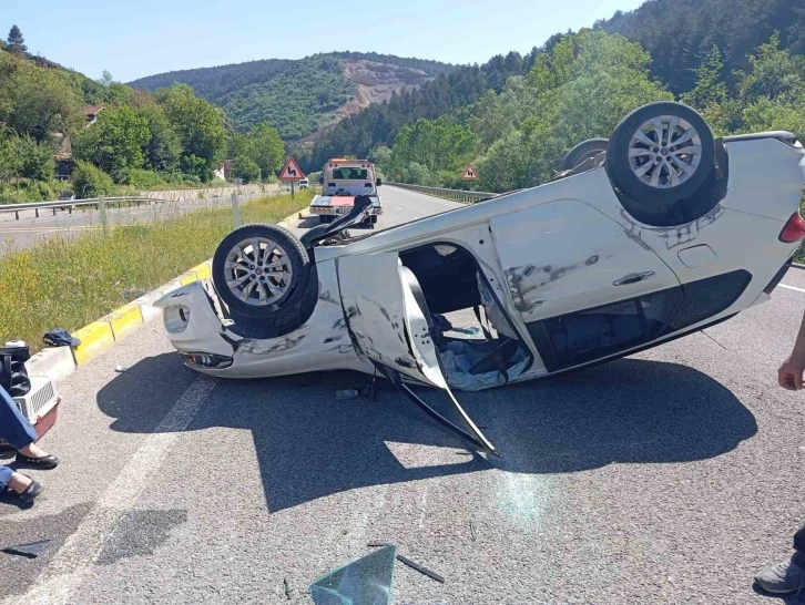 Kontrolden çıkan otomobil takla attı: 2 yaralı
