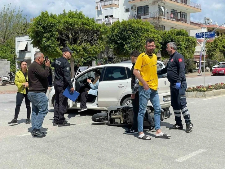 Kontrolsüz kavşakta kaza: Motosiklet sürücüsü yaralandı
