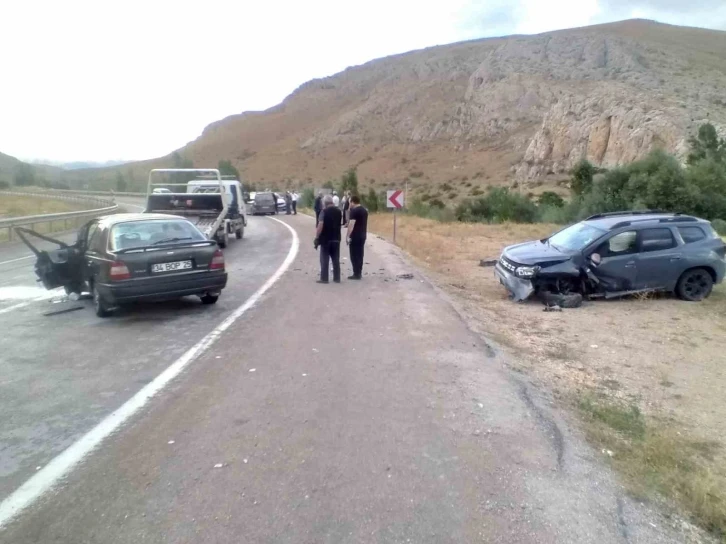 Konursu köyü yakınlarında trafik kazası: 1 ölü 2 yaralı
