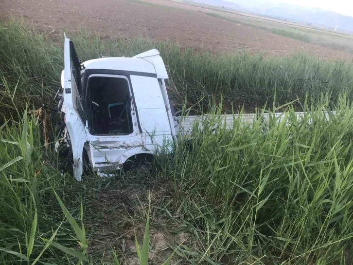 Konya’da tır kanala uçtu: 1 ölü, 1 yaralı
