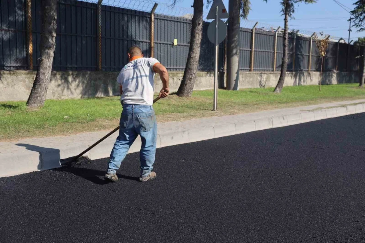 Körfez’de 1 günde 500 ton asfalt serildi
