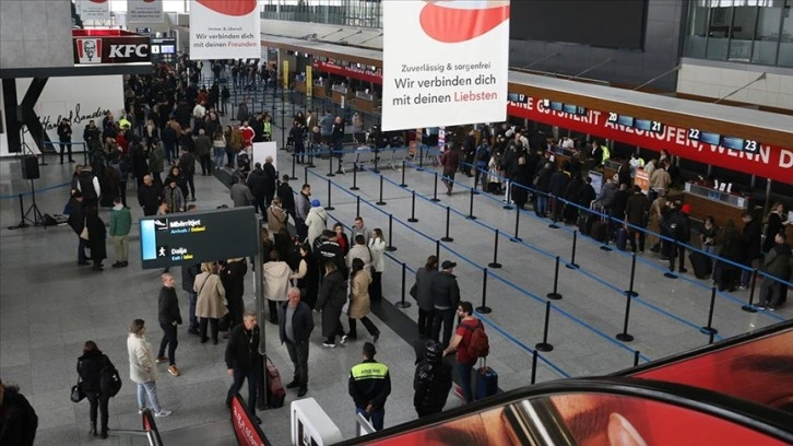 Kosovalılar Şengen Bölgesi'ne vizesiz seyahat etmeye başladı