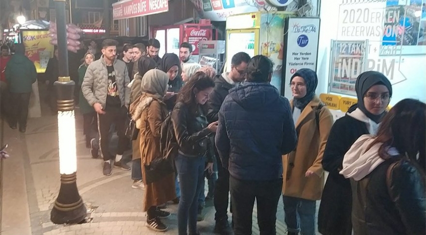 öğrenciler otobüs firmalarına akın etti