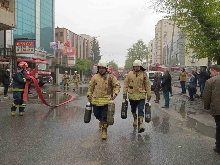 Küçükçekmece’de korkutan yangın
