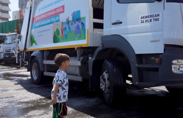 Küçükçekmece’de yaşayan minik Barlas’ın çöp kamyonu hayali gerçek oldu
