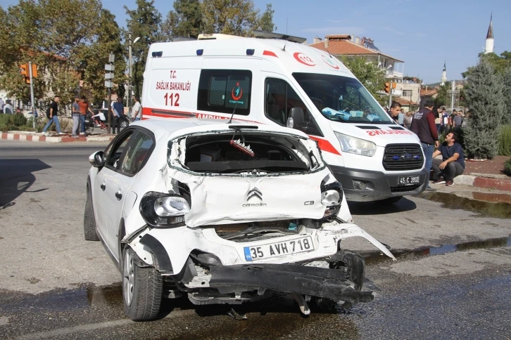 Kula’daki zincirleme kaza güvenlik kamerasına yansıdı
