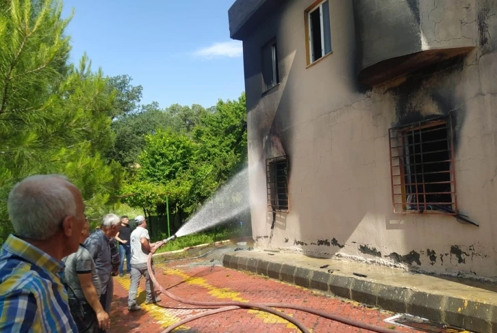 Kur’an kursunda çıkan yangın korkuttu
