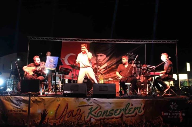Kuşadalılar Aydın Büyükşehir Belediyesi’nin yaz konserleri ile doyasıya eğlendi
