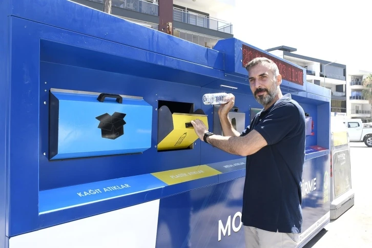 Kuşadası Belediyesi 14 noktaya mobil atık getirme merkezi kurdu
