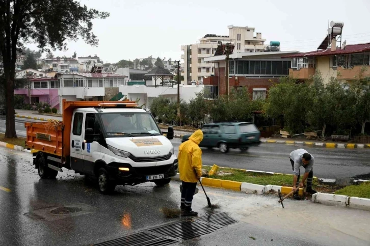 Kuşadası Belediyesi’nden sağanak seferberliği
