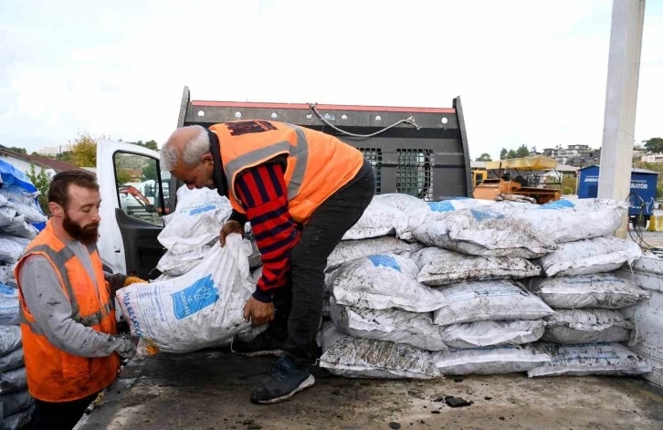 Kuşadası Belediyesi’nden vatandaşlara kış desteği
