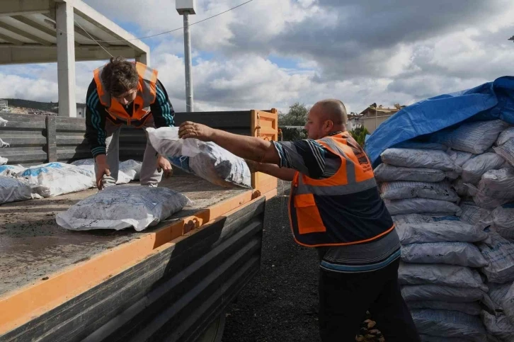 Kuşadası’nda 2 bin aileye 400 ton kömür yardımı yapılacak
