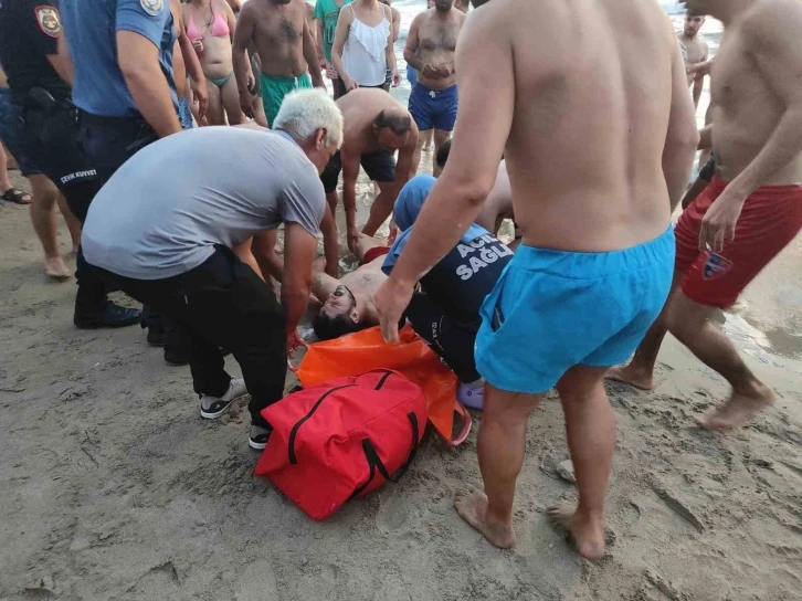 Kuşadası’nda boğulma tehlikesi geçiren bir kişi kurtarıldı
