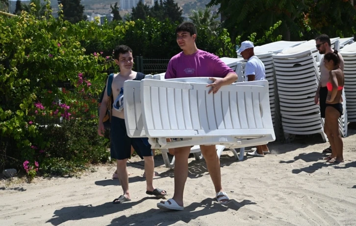 Kuşadası plajlarında ücretsiz şezlong ve şemsiye hizmeti başladı