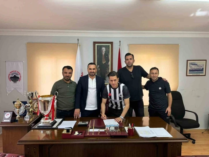 Kuşadasıspor flaş tranferlere devam ediyor
