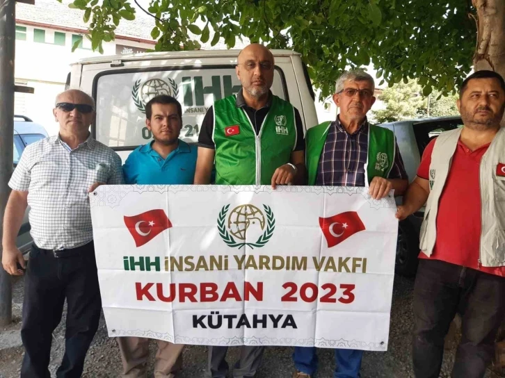 Kütahya İHH İnsani Yardım Derneği, 300 aileye kurban eti dağıttı
