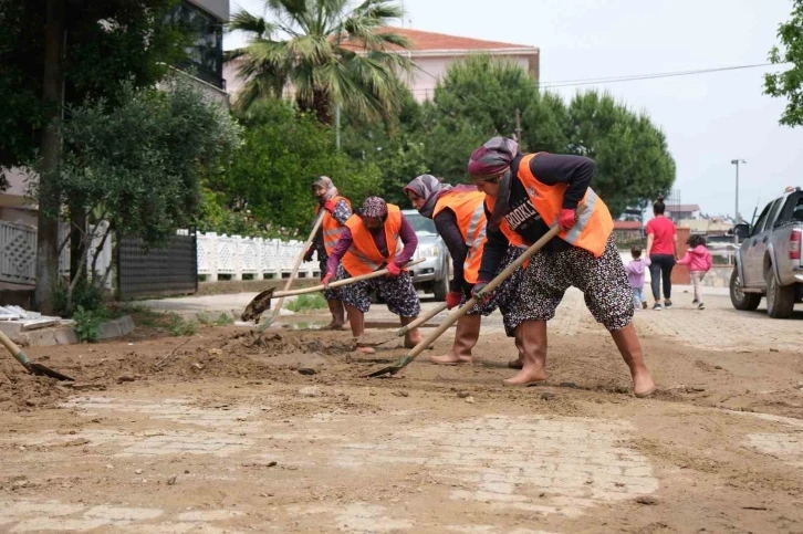 Kuyucak Belediyesi, sel sonrası yaraları sarıyor
