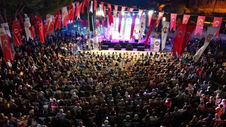 Kuyucak, kurtuluş gününü konserle kutladı
