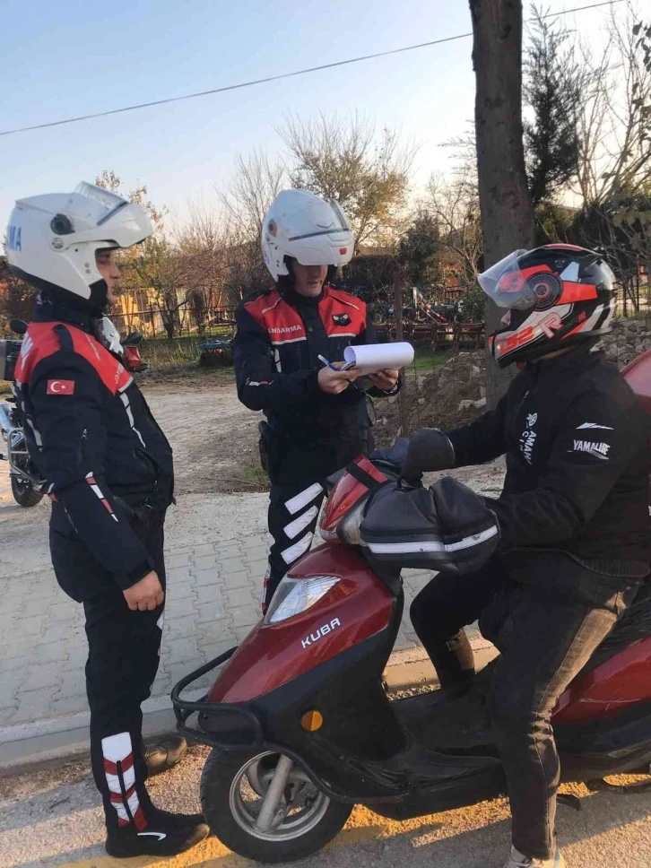 Kuyulu ve Işıklı’da vatandaşlar motosiklet hırsızlıklarına karşı bilgilendirildi
