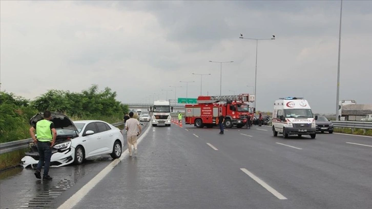 Kuzey Marmara Otoyolu'nda zincirleme kazada öğretim üyesi öldü, 2 kişi yaralandı