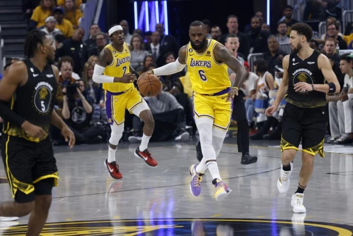 Lakers, Golden State’i yenerek seriye galibiyetle başladı