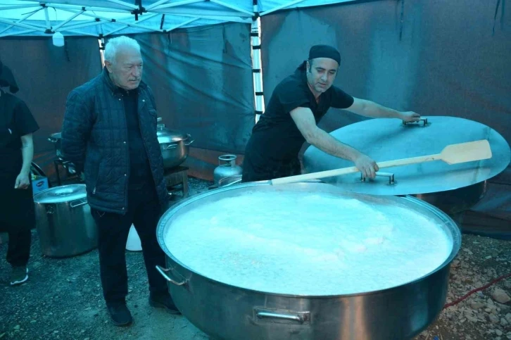 Lapseki Belediyesi deprem bölgesinde vereceği iftar hazırlıklarına başladı
